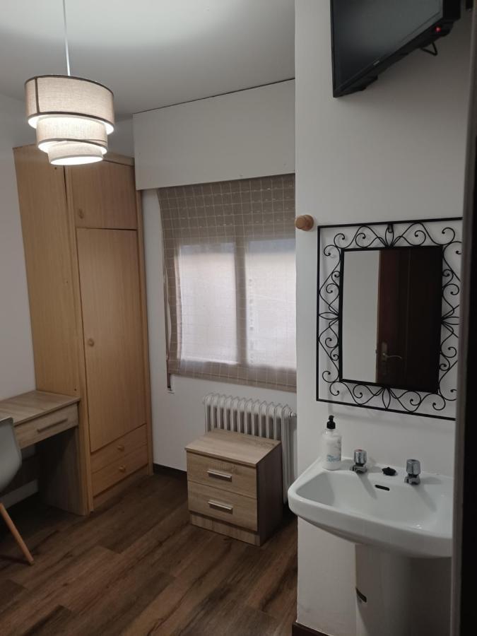 Hostal Forest Σαντιάγο ντε Κομποστέλα Δωμάτιο φωτογραφία